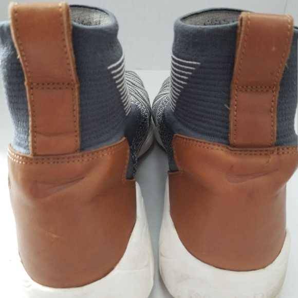 Athletic_Shoes